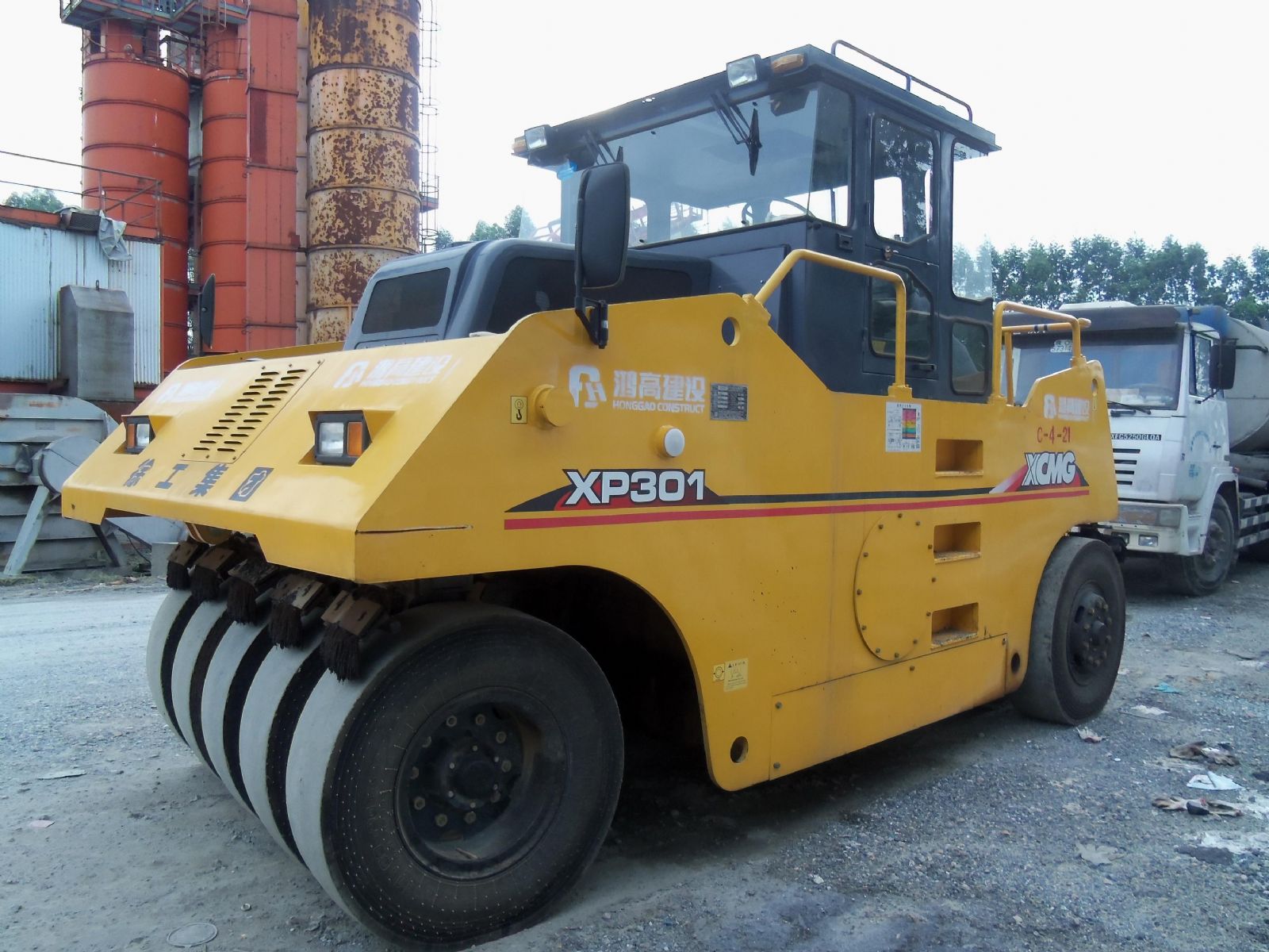 胶轮压路机xp301