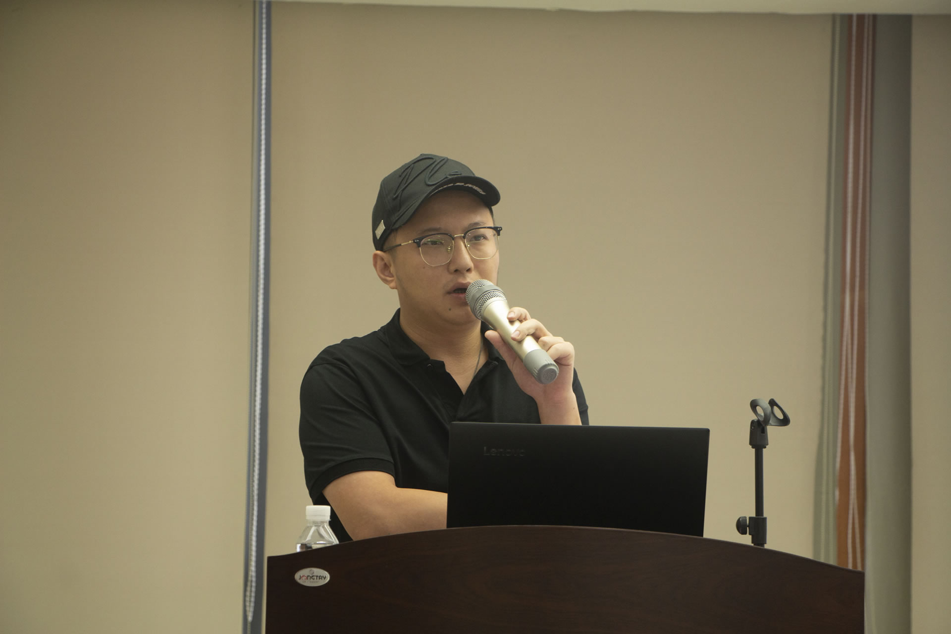 鸿高集团副董事长,总经理麦子杰发表开班致辞,麦总期望全体学员能以